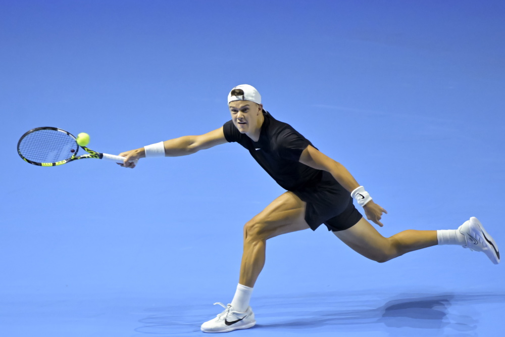 他在多个球 他在多个球