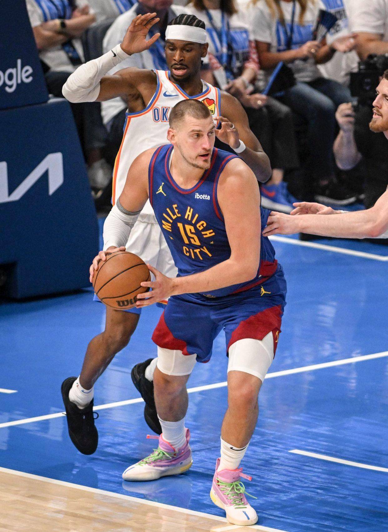 而是吸引两 而是吸引两